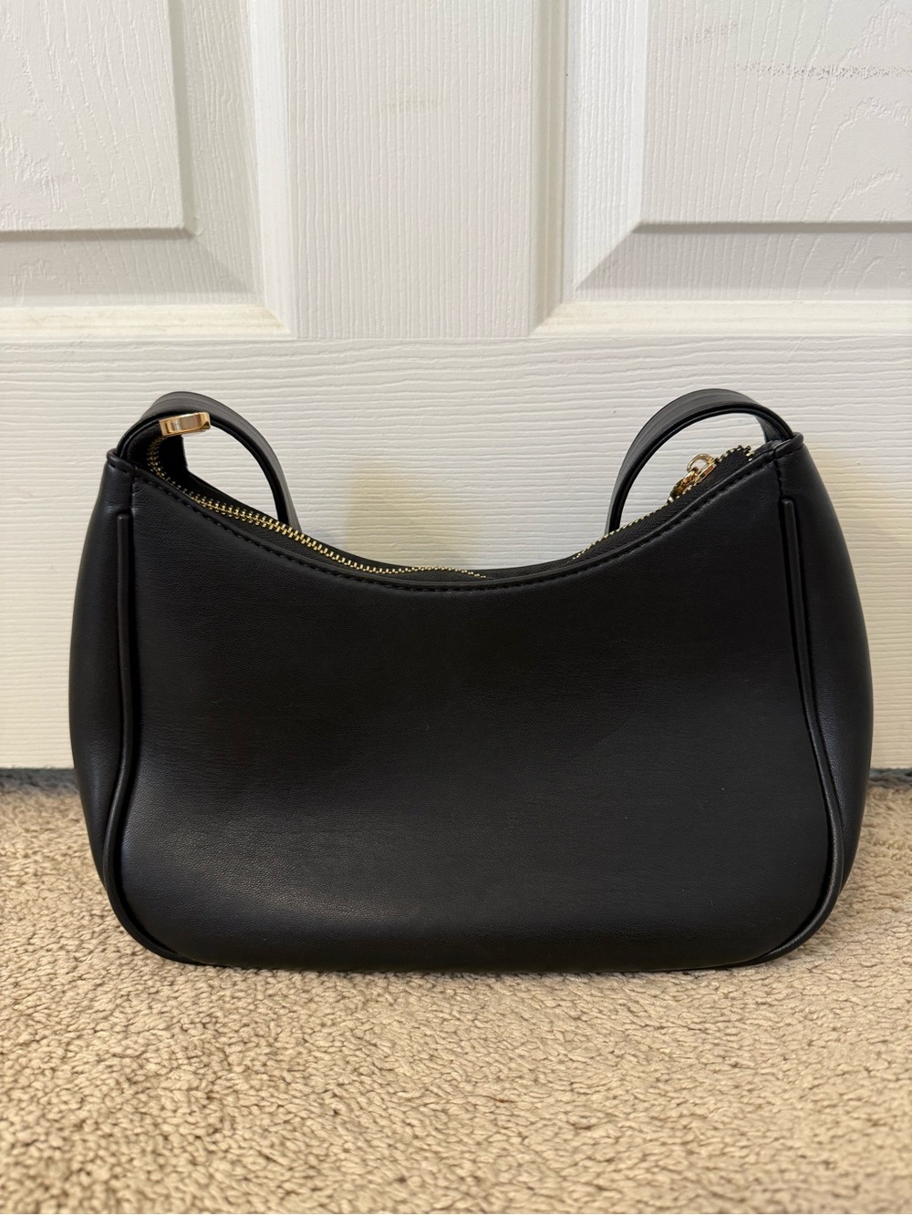 Classic Black Shoulder Bag - Sleek Women's Handbag - Picture 5 of 12